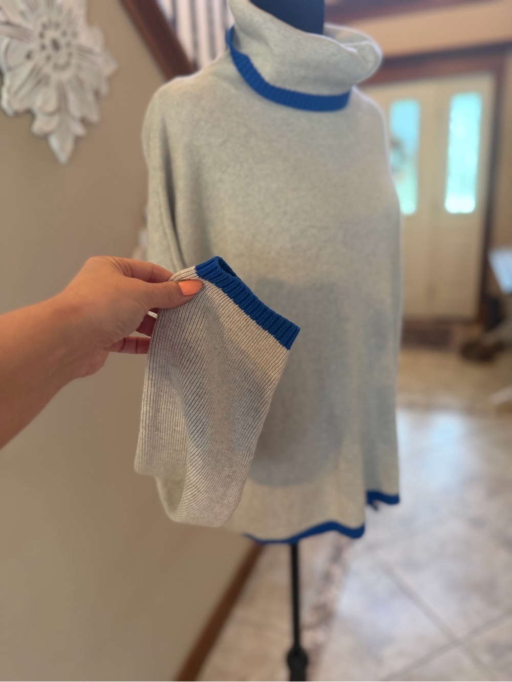 Candace Cameron Bure Turtleneck Sweater – XL - Picture 2 of 6